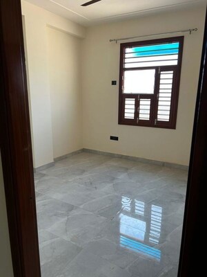 Room in 2 BHK Builder Floor at Sector 23a – for Rent
