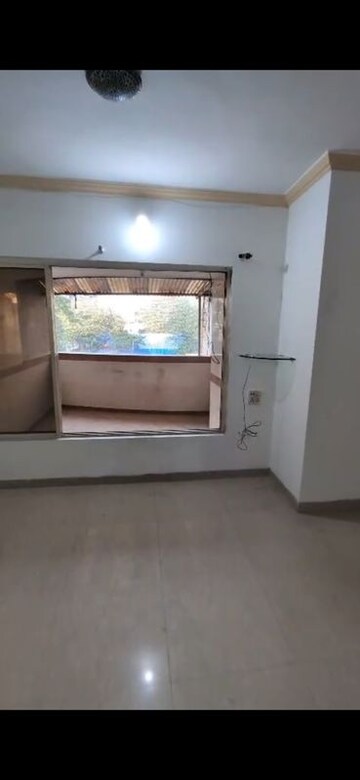 Room in 2 BHK Apartment at Kingston Classic, Malad West – for Rent