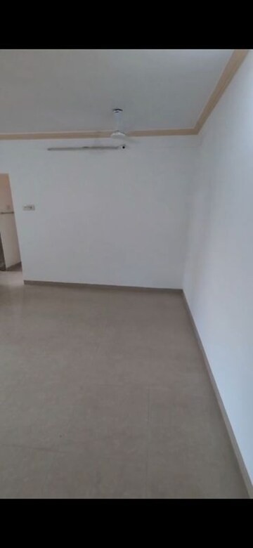 Room in 2 BHK Apartment at Kingston Classic, Malad West – for Rent