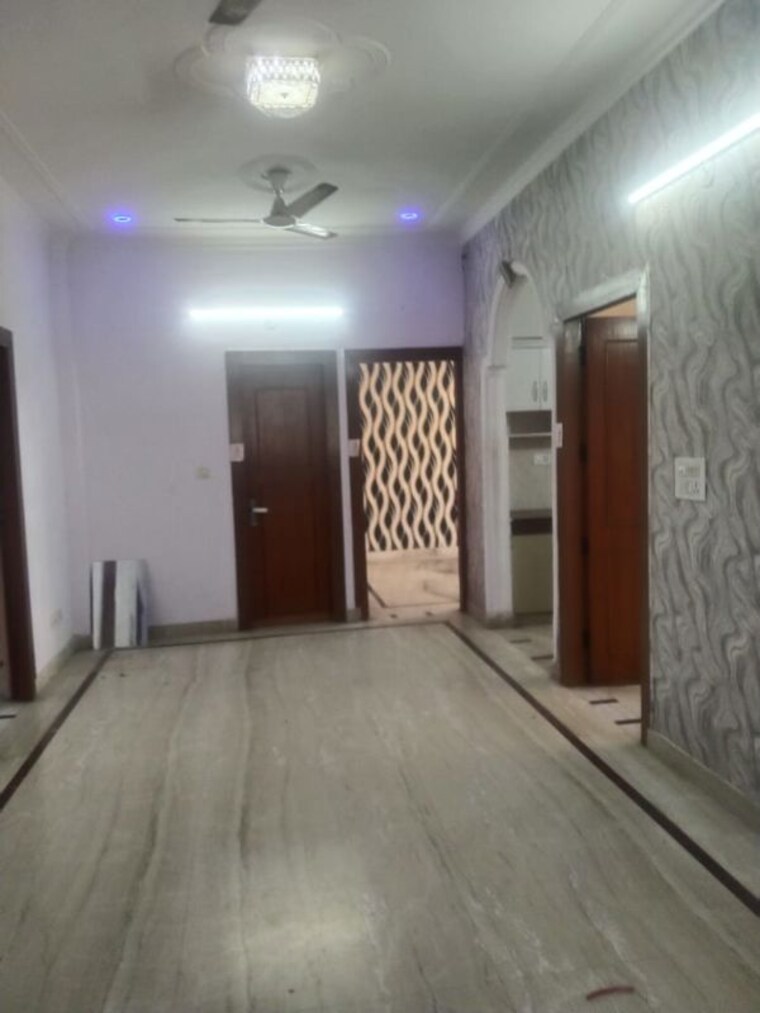 Bedroom, green fields colony 3 Bedroom 210 Sq.Yd. Builder Floor In Green Fields Colony Faridabad 10054774