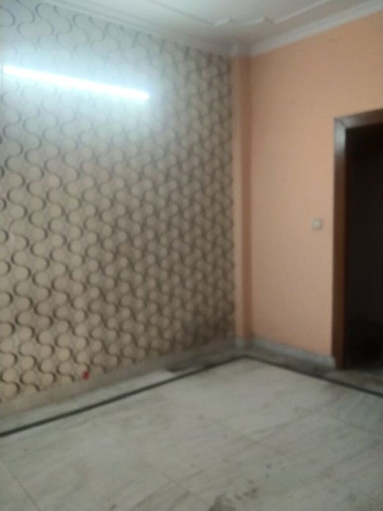 Room, green fields colony 3 Bedroom 210 Sq.Yd. Builder Floor In Green Fields Colony Faridabad 10054774