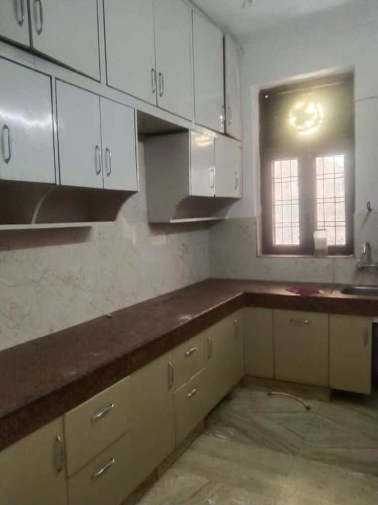 Kitchen, green fields colony 3 Bedroom 210 Sq.Yd. Builder Floor In Green Fields Colony Faridabad 10054774
