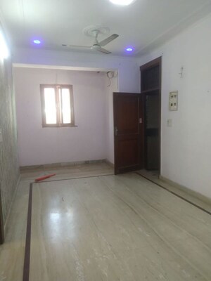 Room in 3 BHK Builder Floor at Green Fields Colony – for Rent