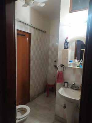 Bathroom in 2 BHK Builder Floor at Sector 23 – for Rent