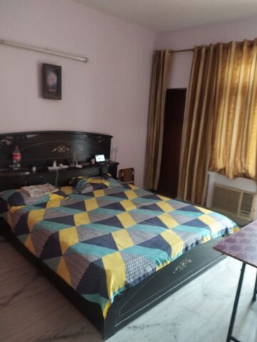 Bedroom in 2 BHK Builder Floor at Sector 23 – for Rent