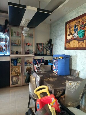 Furnished Amenities in 2 BHK Apartment at Vasant Oasis Phase I, Andheri East – for Rent