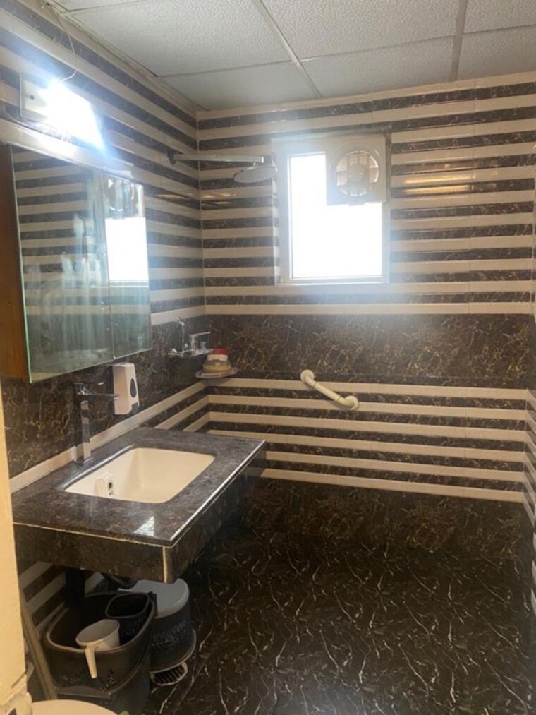 Bathroom, paramount-floraville 3.5 Bedroom 1685 Sq.Ft. Apartment In Sector 137 Noida 9923218