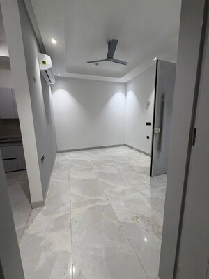 Bathroom in 2 BHK Builder Floor at M3M Atrium, Sector 57 – for Rent