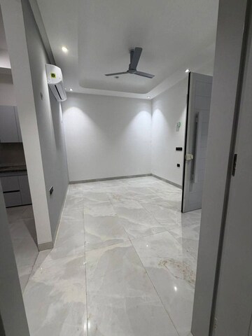 Bathroom in 2 BHK Builder Floor at M3M Atrium, Sector 57 – for Rent