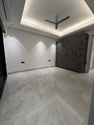 Room in 2 BHK Builder Floor at M3M Atrium, Sector 57 – for Rent