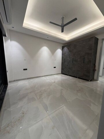 Room in 2 BHK Builder Floor at M3M Atrium, Sector 57 – for Rent