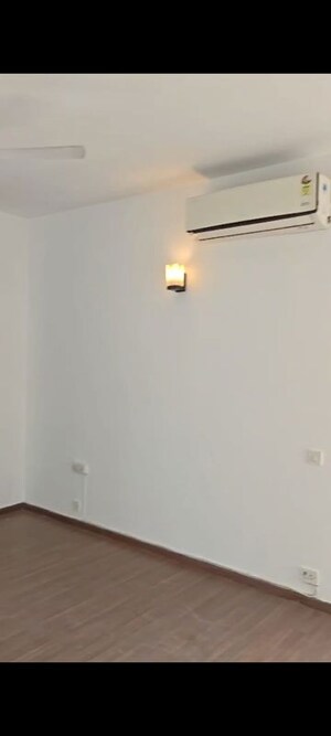 Room in 2 BHK Apartment at Pioneer Park Phase 1, Sector 61 – for Sale