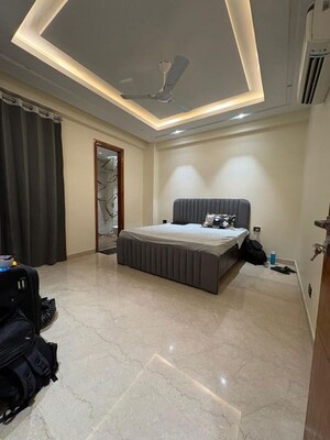 Parking in 4 BHK Builder Floor at Ashoka Cresent, Sector 26 – for Rent