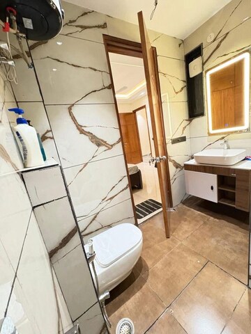 Master Bedroom in 4 BHK Builder Floor at Ashoka Cresent, Sector 26 – for Rent