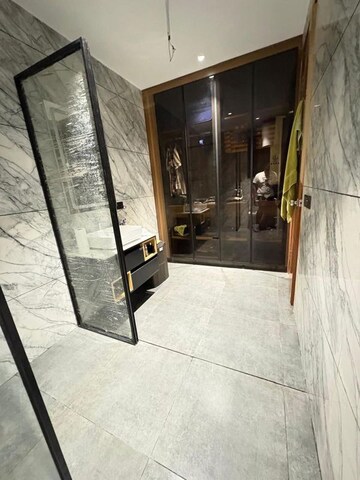 Parking in 4 BHK Builder Floor at Ashoka Cresent, Sector 26 – for Rent