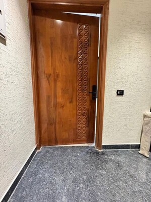 Building Lobby in 4 BHK Builder Floor at Ashoka Cresent, Sector 26 – for Rent