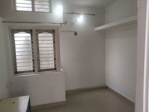 Room in 1 BHK Builder Floor at Ejipura – for Rent