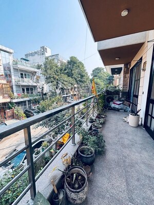 Balcony in 3 BHK Builder Floor at DLF Atria, Dlf Phase ii – for Rent