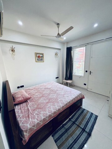 Bedroom in 3 BHK Builder Floor at DLF Atria, Dlf Phase ii – for Rent