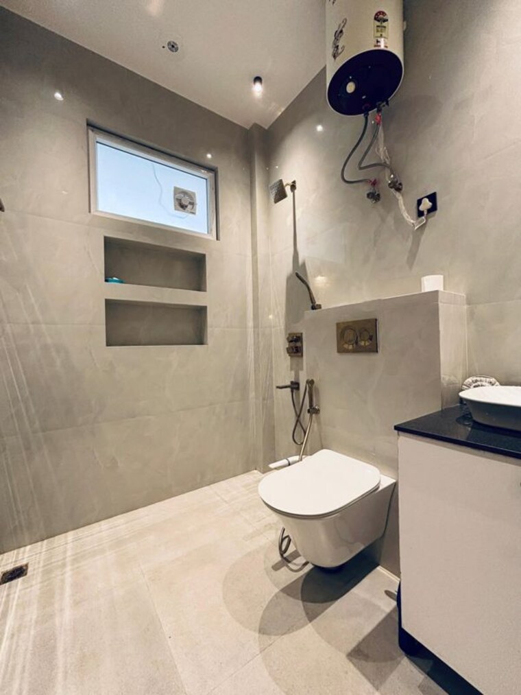 Bathroom, dlf-atria 3 Bedroom 300 Sq.Yd. Builder Floor In Dlf Phase ii Gurgaon 10054890