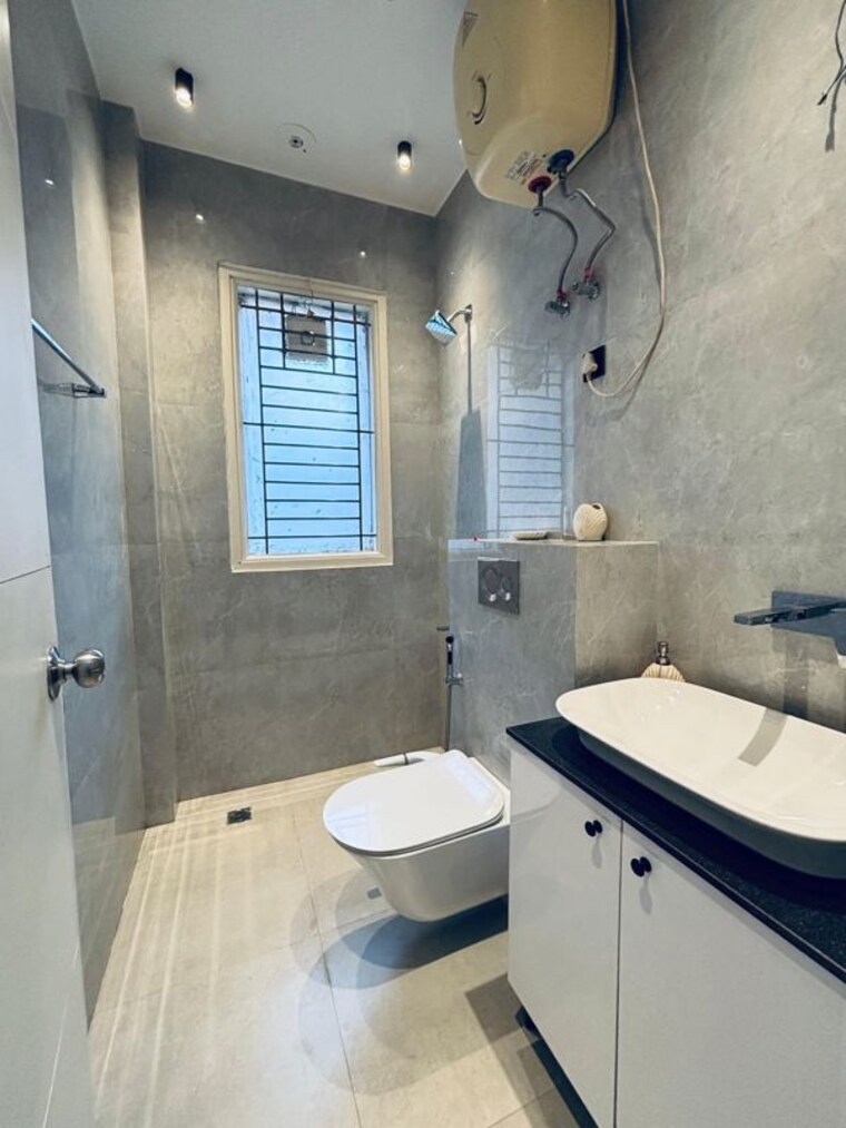 Bathroom, dlf-atria 3 Bedroom 300 Sq.Yd. Builder Floor In Dlf Phase ii Gurgaon 10054890