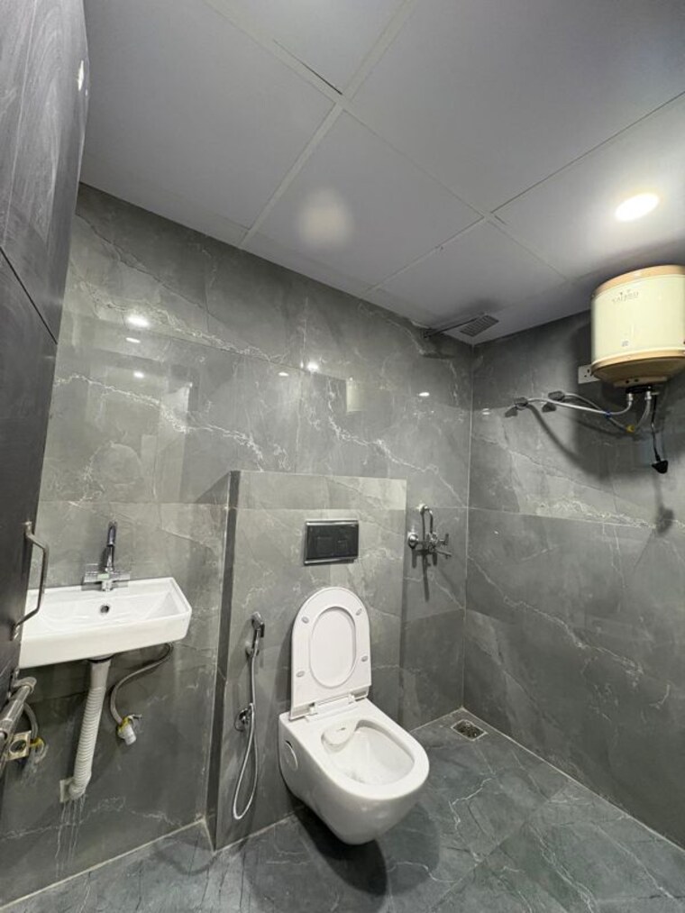 Bathroom, greenwood-city 2 Bedroom 1050 Sq.Ft. Builder Floor In Sector 40 Gurgaon 10054901