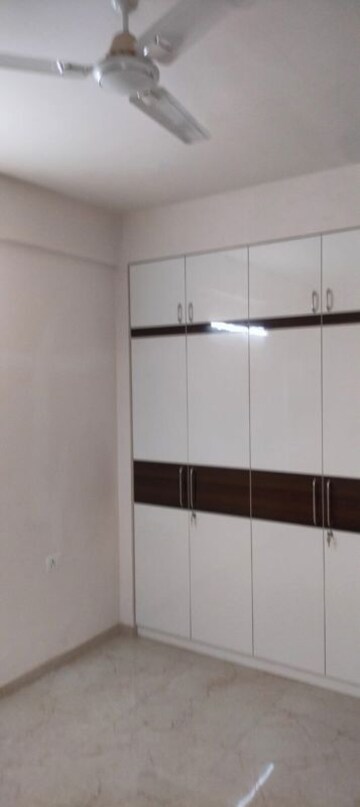 Furnished Amenities in 3.5 BHK Apartment at Smart World Gems, Sector 89 – for Rent