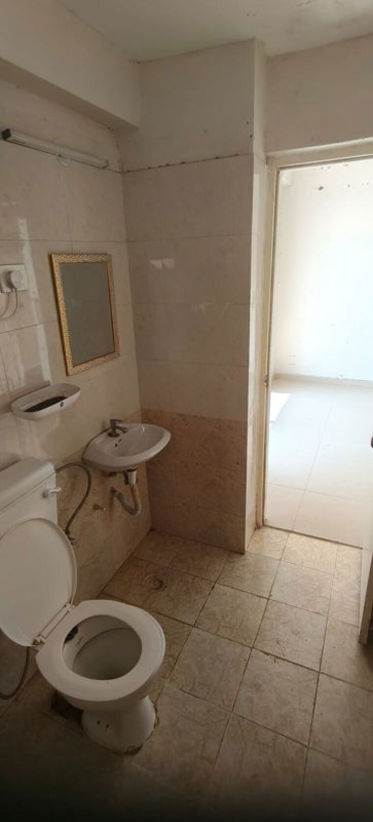 Bathroom, shree-vardhman-green-court 2 Bedroom 690 Sq.Ft. Apartment In Sector 90 Gurgaon 10054945