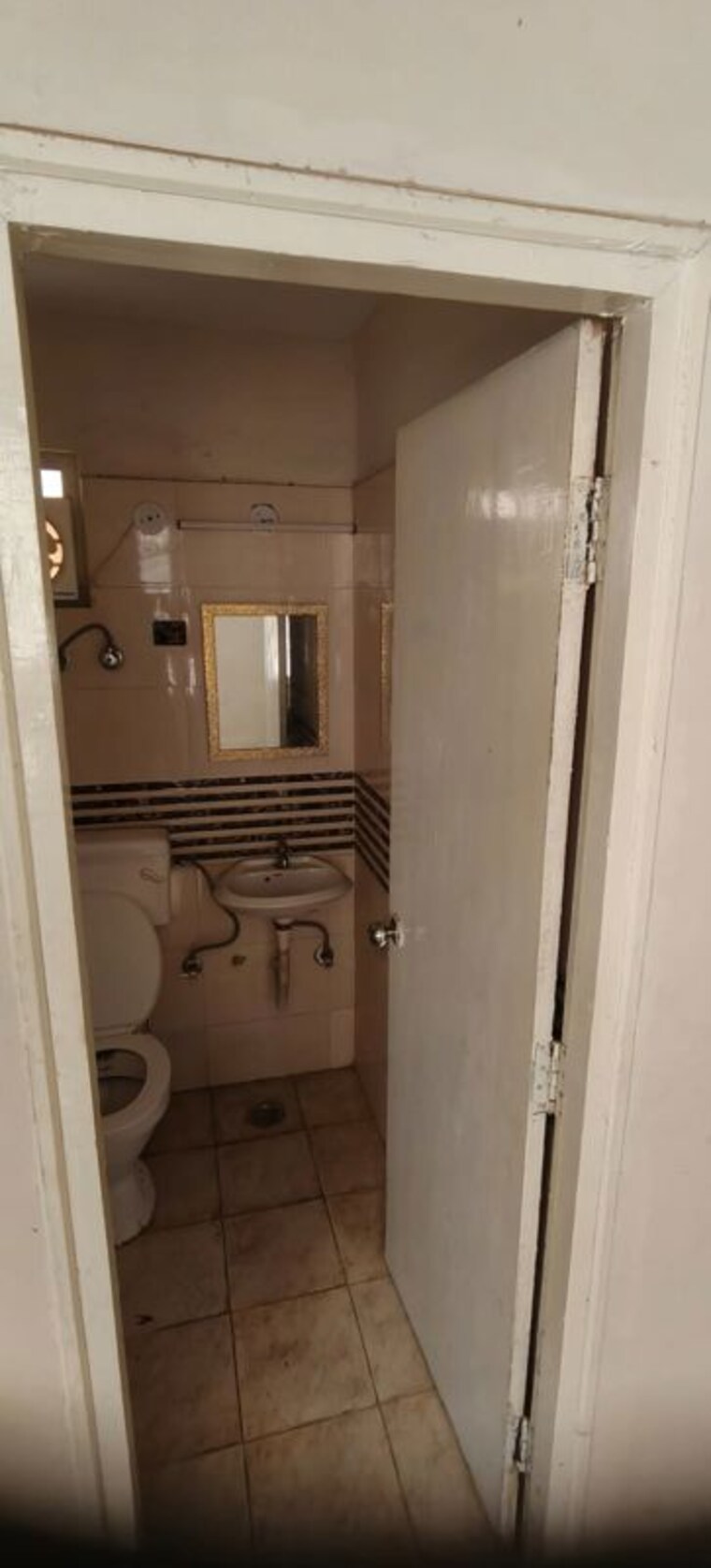Bathroom, shree-vardhman-green-court 2 Bedroom 690 Sq.Ft. Apartment In Sector 90 Gurgaon 10054945