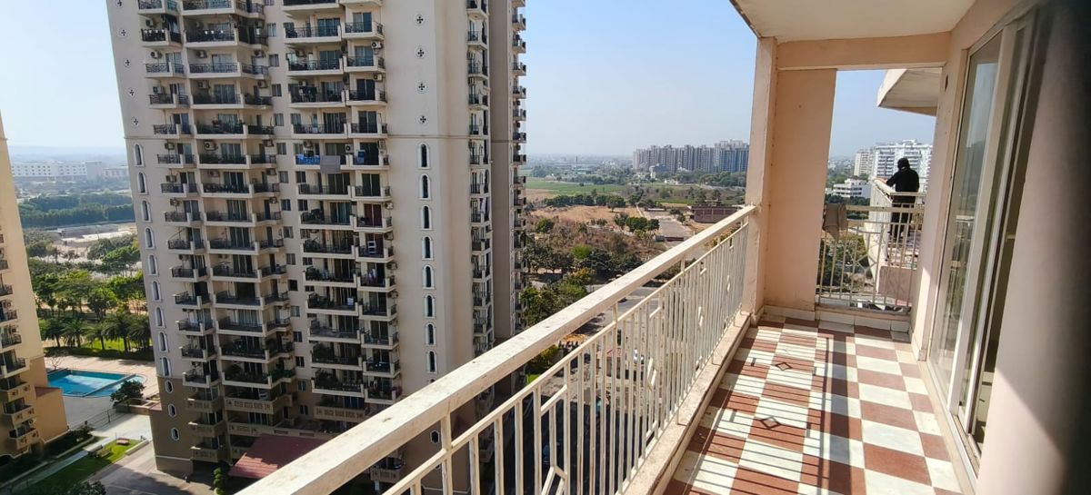 2 BHK + Servant Room Apartment For Rent in Shree Vardhman Green Court