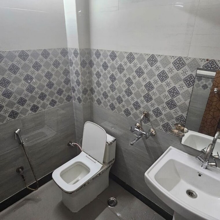 Team Area, sector 63a 2 Bedroom 900 Sq.Ft. Builder Floor In Sector 63a Noida 10054947