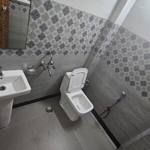 Team Area in 2 BHK Builder Floor at Sector 63a – for Rent