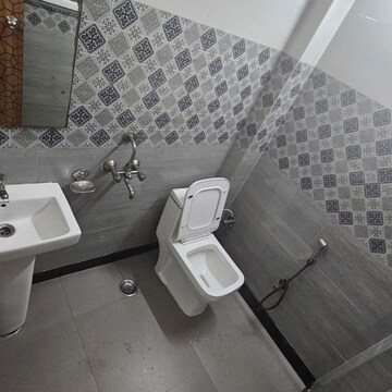 Team Area in 2 BHK Builder Floor at Sector 63a – for Rent