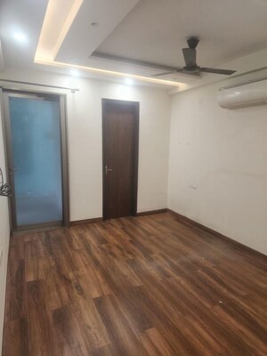 Room in 3 BHK Builder Floor at Sector 57 – for Rent