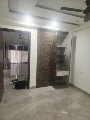 Room in 3 BHK Builder Floor at Sector 57 – for Rent