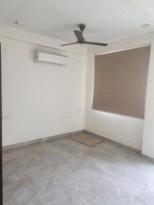 Room in 3 BHK Builder Floor at Sector 57 – for Rent