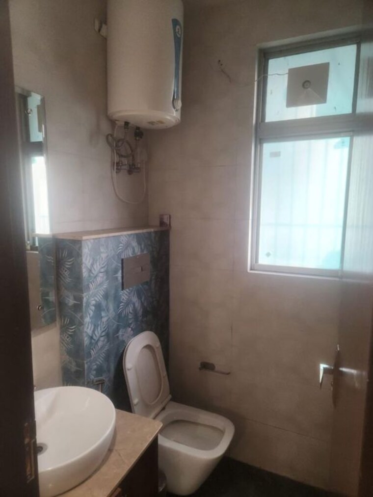 Bathroom, sector 57 3 Bedroom 167 Sq.Mt. Builder Floor In Sector 57 Gurgaon 10054940