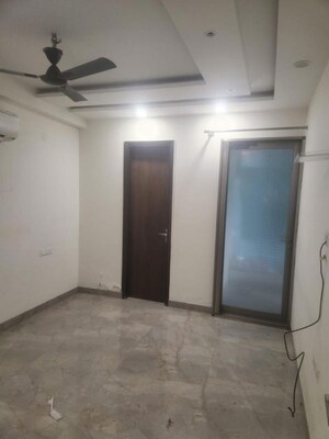 Room in 3 BHK Builder Floor at Sector 57 – for Rent