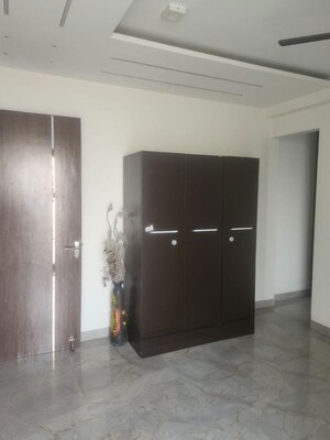 Room in 3 BHK Builder Floor at Sector 57 – for Rent