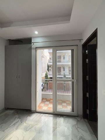 Building Lobby in 2 BHK Builder Floor at Ardee City, Sector 52 – for Rent