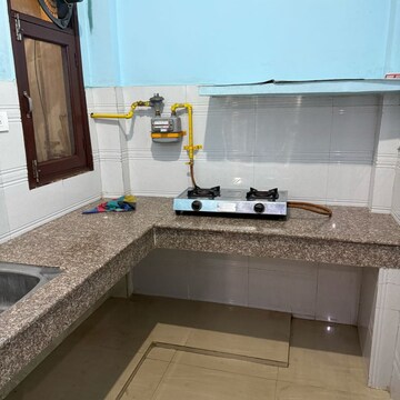 Kitchen in 1.5 BHK Builder Floor at Sector 63a – for Rent
