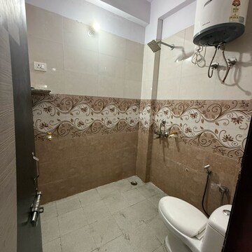 Bathroom in 1.5 BHK Builder Floor at Sector 63a – for Rent