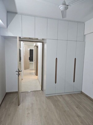 Building Lobby in 3.5 BHK Apartment at M3M Soulitude, Sector 89 – for Rent