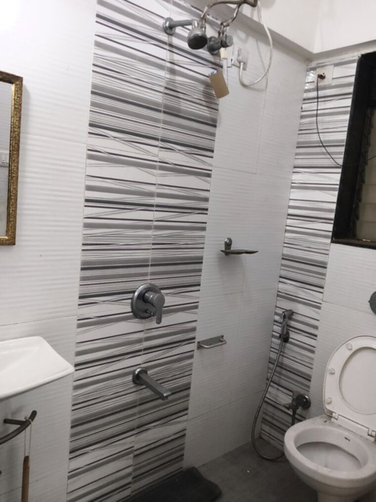 Bathroom, vile parle east 2 Bedroom 750 Sq.Ft. Apartment In Vile Parle East Mumbai 10054996