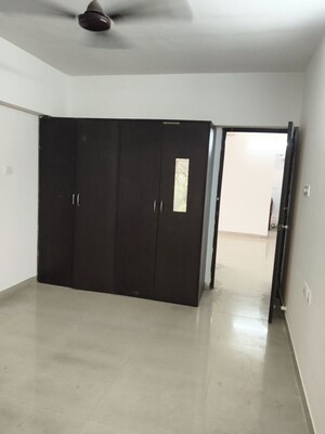 Room in 2 BHK Apartment at Vile Parle East – for Rent