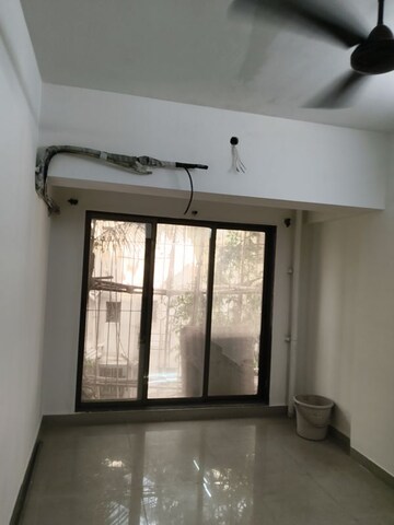 Room in 2 BHK Apartment at Vile Parle East – for Rent