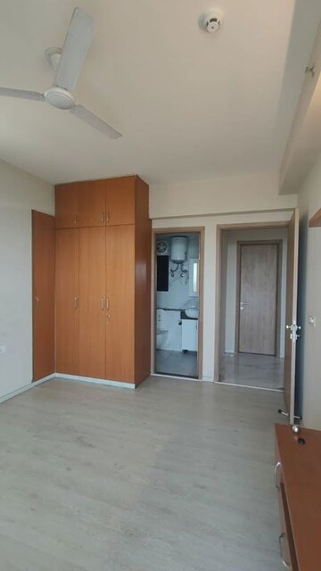 Room in 2.5 BHK Apartment at Smart World Gems, Sector 89 – for Rent
