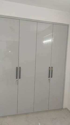 Furnished Amenities in 2.5 BHK Apartment at Smart World Gems, Sector 89 – for Rent