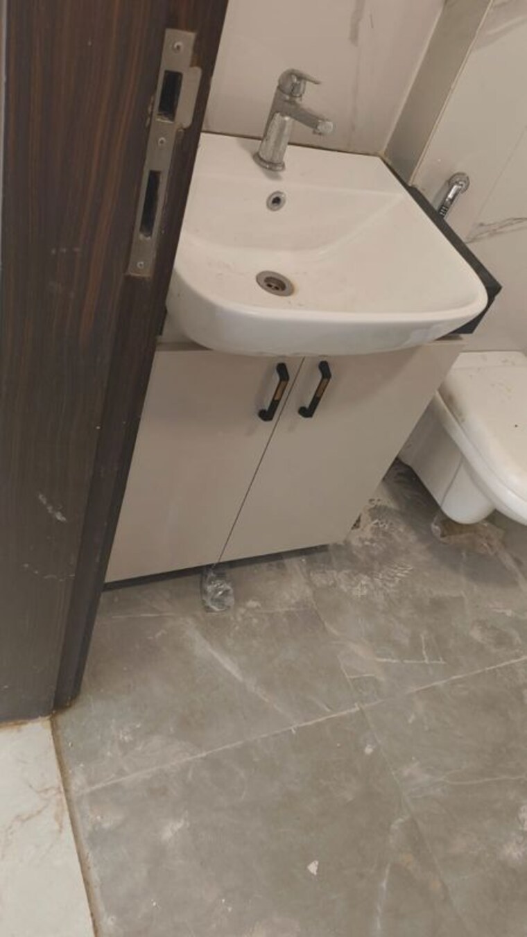 Bathroom, smart-world-gems 2.5 Bedroom 1200 Sq.Ft. Apartment In Sector 89 Gurgaon 10055003