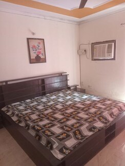 1 RkBuilder Floor For Rent in RWA Residential Society Sector 46